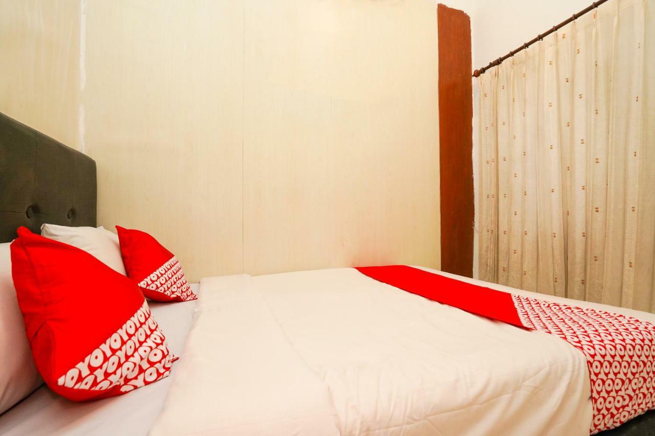 Super Oyo 710 Naomi Heritage Surabaya Buitenkant foto