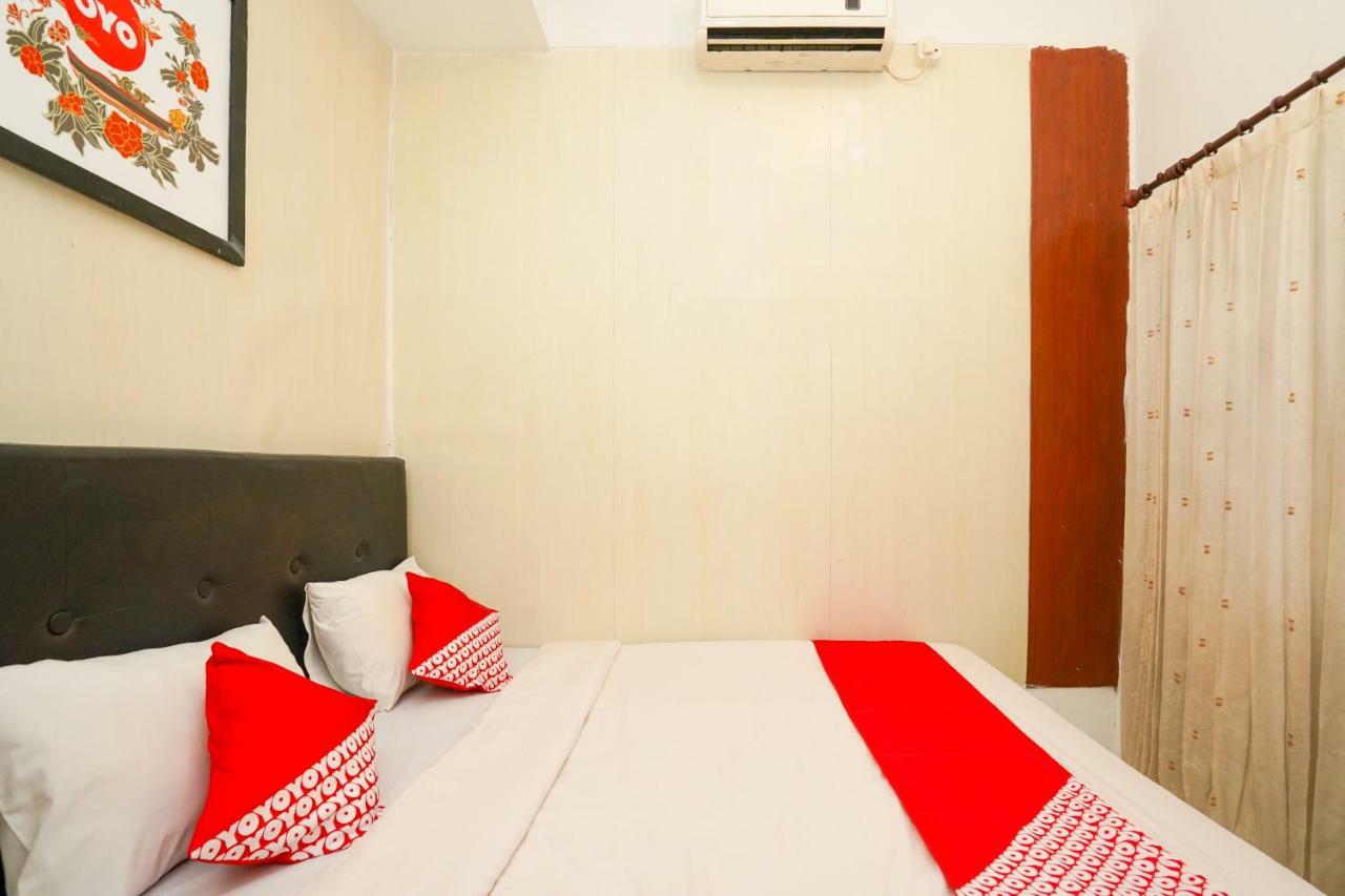 Super Oyo 710 Naomi Heritage Surabaya Buitenkant foto